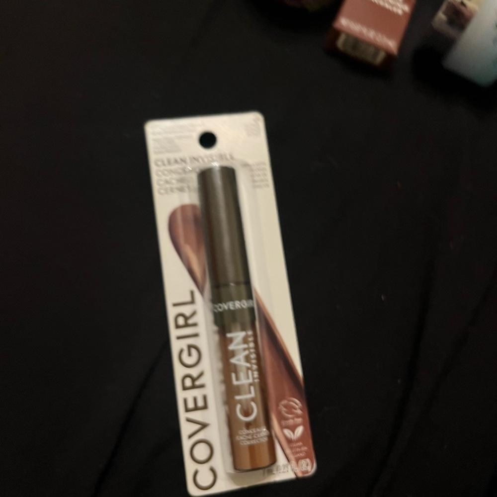 COVERGIRL Clean Concealer in Brown Tube
